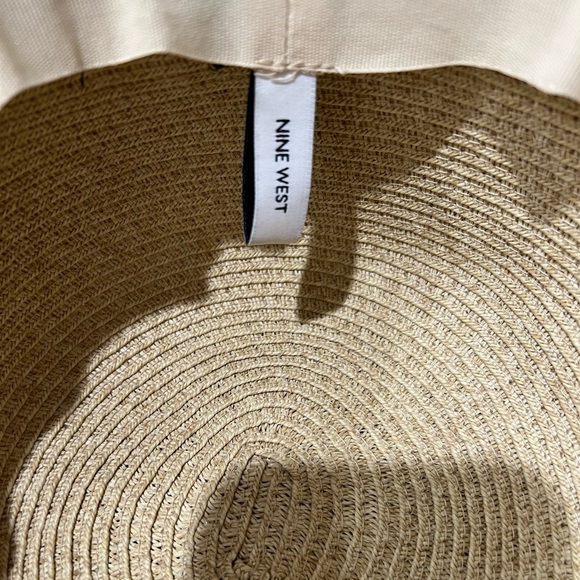Nine West Stylish Tan Sun Hat with Navy Band, EUC, beach, classy, feminine - Picture 3 of 3